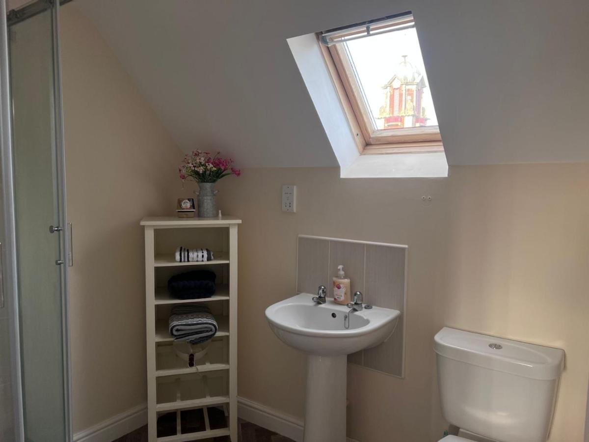 Centrally Located Lincolnshire Home With Free Parking On Premises المظهر الخارجي الصورة
